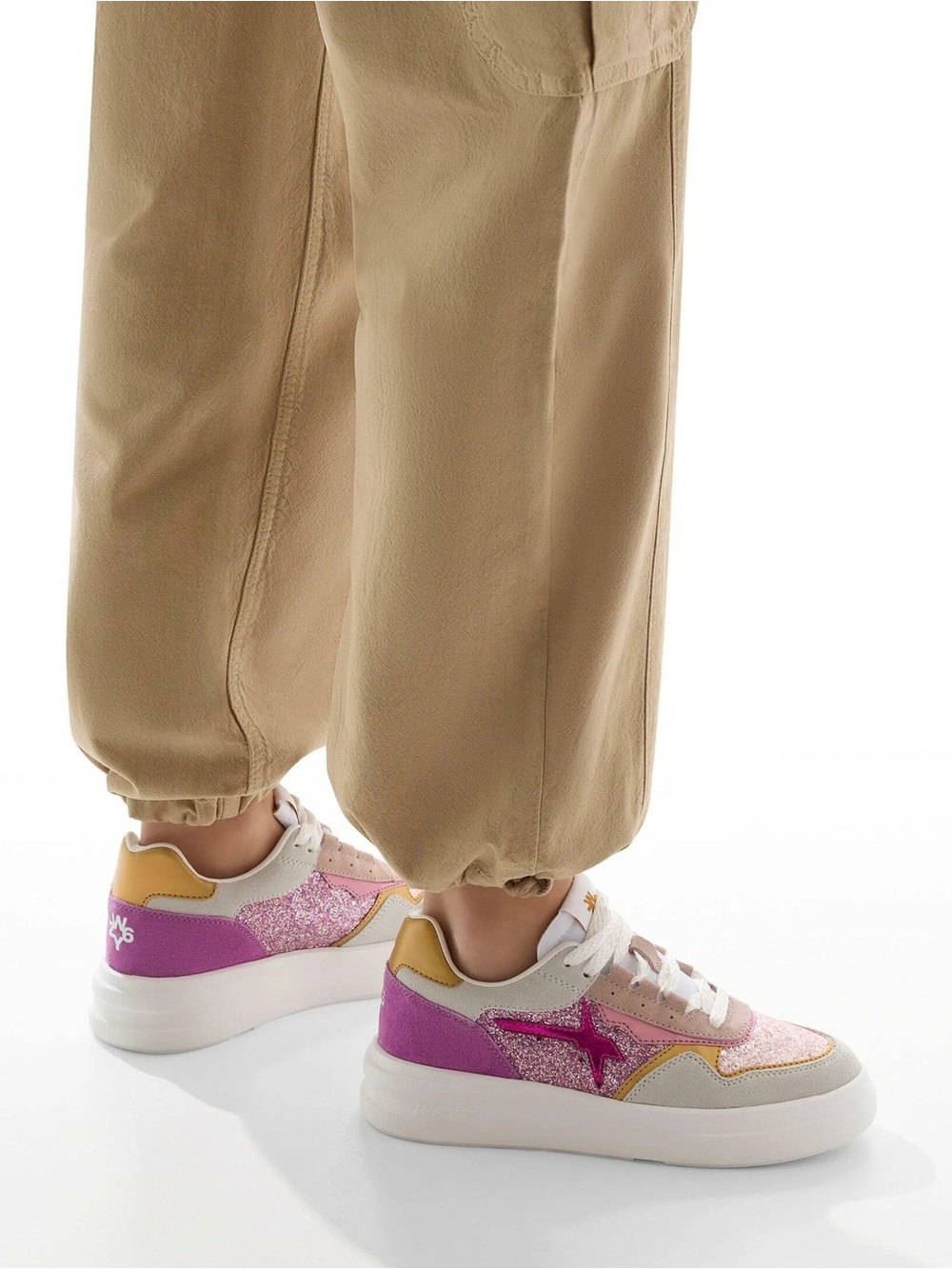 NWT W6YZ Women's Pink Glitter Low-Top Sneakers Sz 6,5 (no original box)